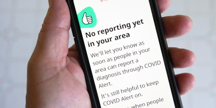 2 cách dễ dàng nhận biết bạn đã tiếp xúc với người bị Covid hay chưa