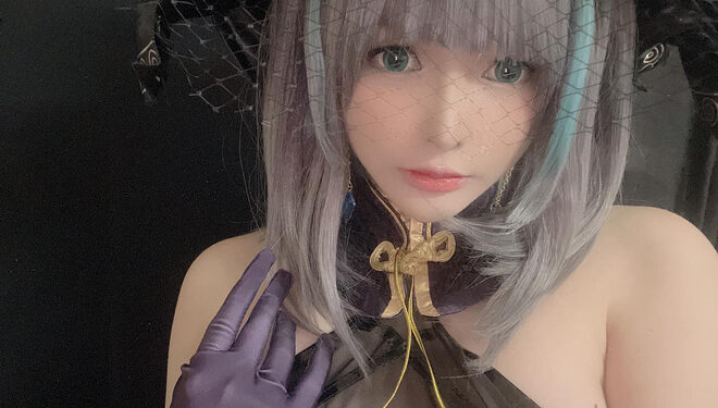 Theo trend “vạch áo khoe thân”, nữ cosplayer khiến cộng đồng mạng “nóng mặt” với vòng một quá quyến rũ