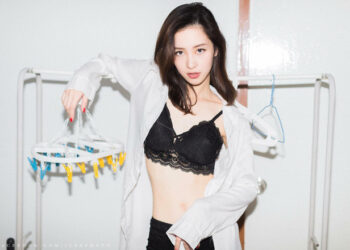 Hết khoe body sexy với bikini nhỏ xíu, Jun Vũ bất ngờ trổ tài luyện game, “hot girl Dota” có sắp quay trở lại?